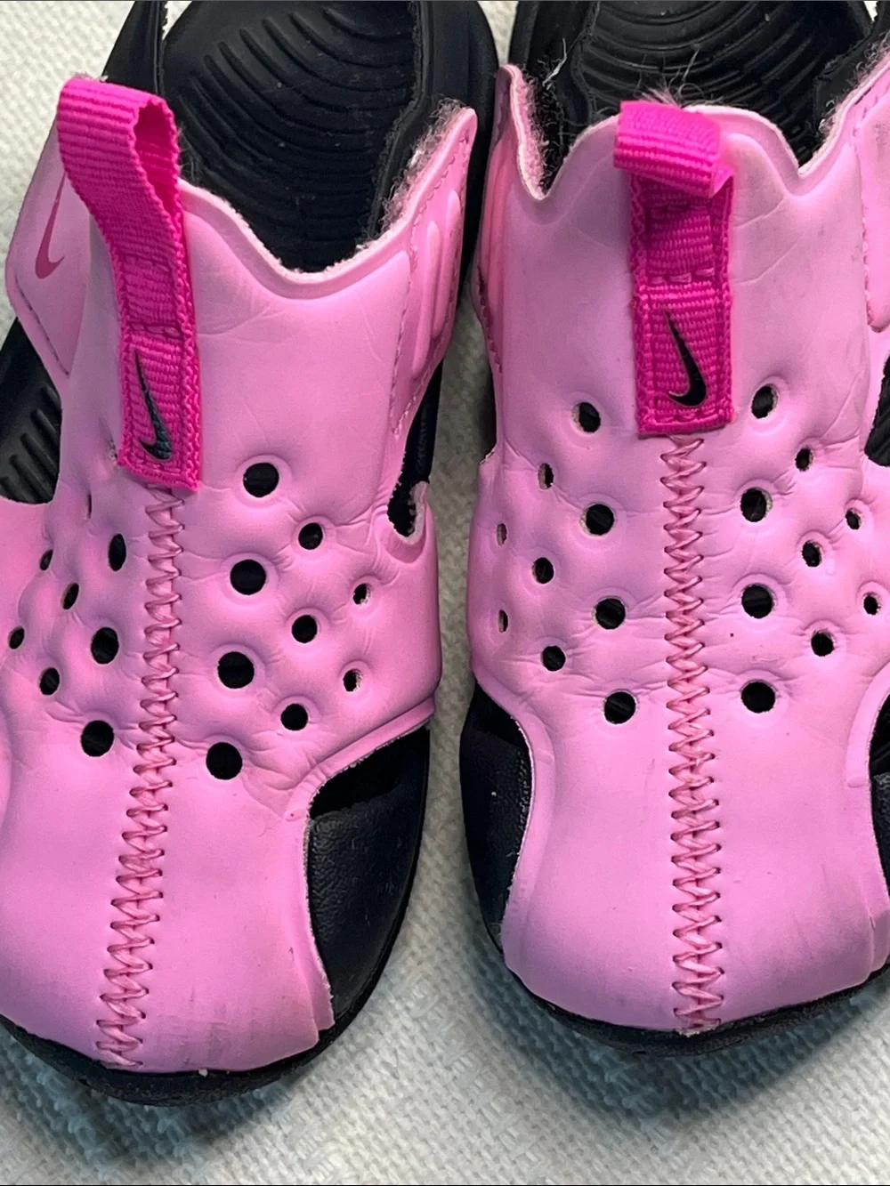 Nike Kids Pink & Black Water Sandals, toddler size 7 child, Swish, lightweight